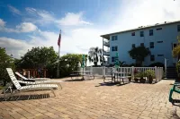 Beautiful Townhome Steps from Beach