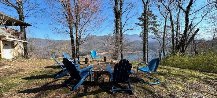 Secluded Cabin Overlooking Fontana Lake & Smoky Mtns NP Hotels in Graham County