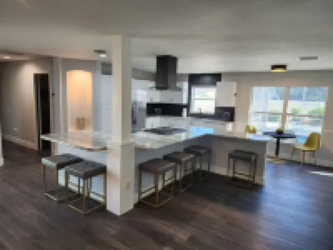 The Coconut Courtayrd-Private Pool& Tiki Hot Tub-Minutes from Fun-Walk 2 Golf Hotels in The Villages