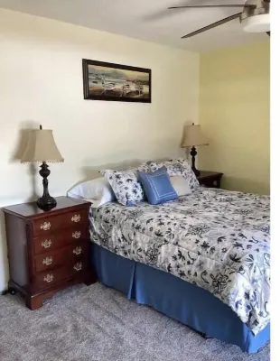 "Anchor-In on Clear Lake" Hotels in Clearlake Oaks