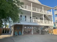 Close to Beach, Heated Pool, Hot Tub, and Shuffleboard. Sleeps 22!