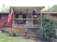 Bunkhouse at English Mountain-Unlimited creek access-Farm Views