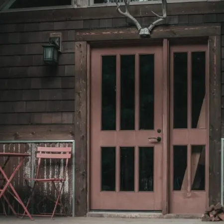 The Lodge @ SkyCamp: Cozy cabin with hot tub 15min from Stevens Pass