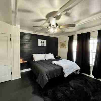 Cozy Getaway at Stone Horse Rooms