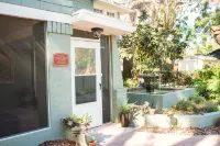 Charming 1920's House - pet friendly, 45 minutes from beach & attractions!