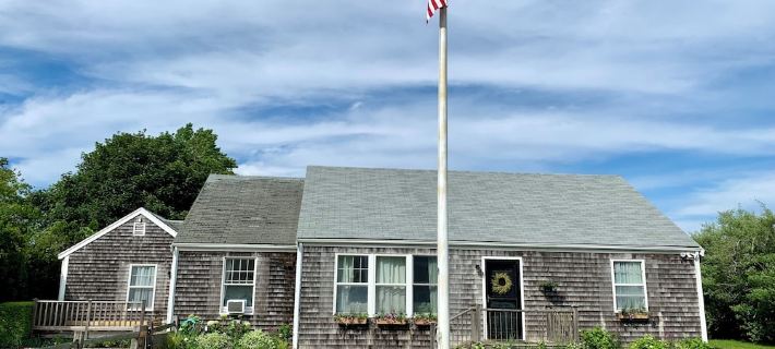 Mid island oasis with large pool and outdoor entertainment area. Pet friendly! Hotele w: Nantucket