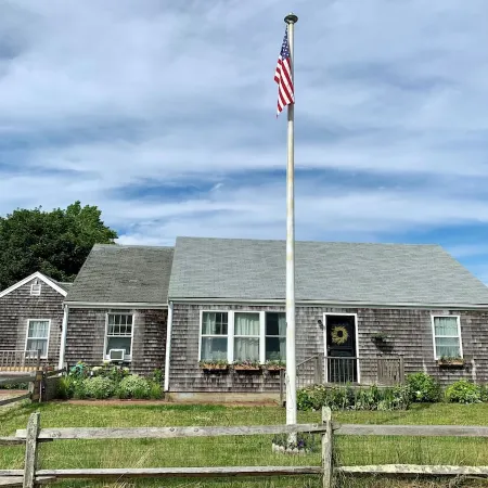 Mid island oasis with large pool and outdoor entertainment area. Pet friendly!