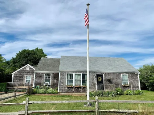 Mid island oasis with large pool and outdoor entertainment area. Pet friendly!