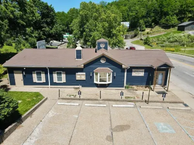 Guest House with a River View, located downtown Hannibal, MO—- No Cleaning Fee Hotels near La Azotea Lounge