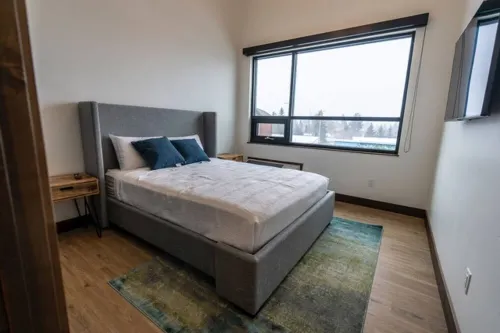 NEW Condo near Glacier Park 2 BED/2 BATH with kitchen and private parking spot!