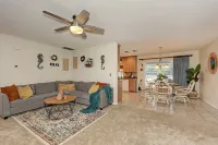 PAWS & PLAY: PET-FRIENDLY VACATION VENICE BEACH, SIESTA KEY SARASOTA FENCED YARD
