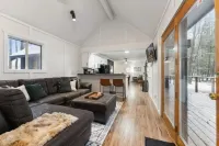 Beautiful Chalet at Schuss Mtn. - Golf, Wine, Torch Lake, Lake Bellaire, Shorts