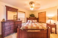 STUNNING MTN / RIVER VIEWS! 4bed/ 3bath  Hot tub, Firepit <15 min to Bryson City