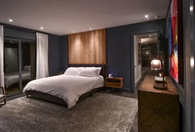 WILDBLUME-New Modern Private Home w/Hot Tub, Pool Table Hotel di 