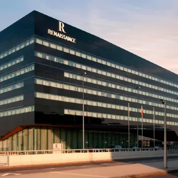 Renaissance Warsaw Airport Hotel Отели рядом с достопримечательностью «Арена «Урсынов»»
