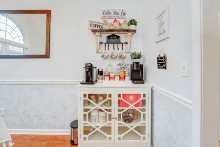 Home sweet Rome, close to downtown and Berry college. Отели в г. Флойд