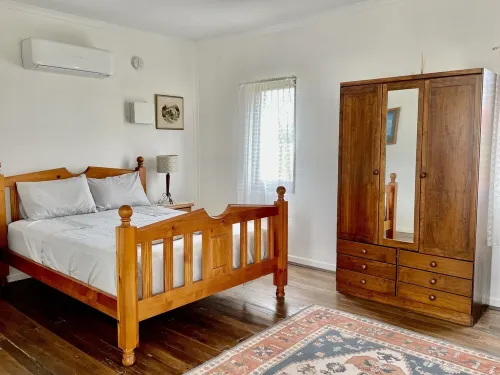 Cabin in the dam paddock, 10 min to the beach. Hotels in Maroochy River