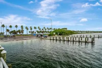 The Bay Beach House: Boat/Jetskis