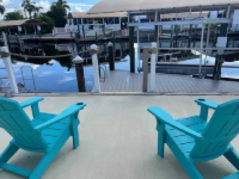 Saint James hidden gem. 3/2 canal front home with 3 kayaks.