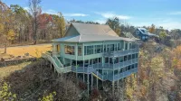 Charming 3-bedroom house, breathtaking views, Hot Tub, W/D Game Room Hôtels à : 