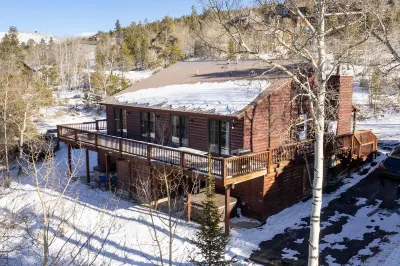 Big mountain views for big groups at Ski Granby Ranch! Hotels near Granby Ranch