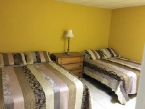 Cabin on Dale Hollow Lake - Hike to lake