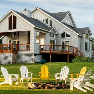 150+ ft Of Lakeshore / Private Beach / 4 Acres