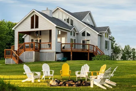 150+ ft Of Lakeshore / Private Beach / 4 Acres