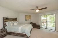 FREE Swim Hot Tub!! Nestled in the Trees on Cedar Creek Lake