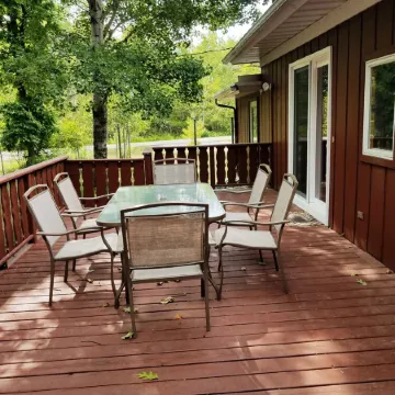 Perfect Getaway for All Occasions.  1200sq ft. Sleeps 8. Country Atmosphere