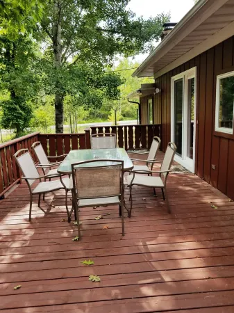 Perfect Getaway for All Occasions.  1200sq ft. Sleeps 8. Country Atmosphere