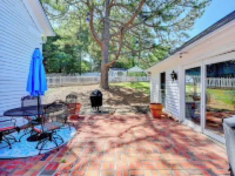 King St Retreat- Pvt Pool, Bball, Ping Pong, Pets OK スワニーのホテル