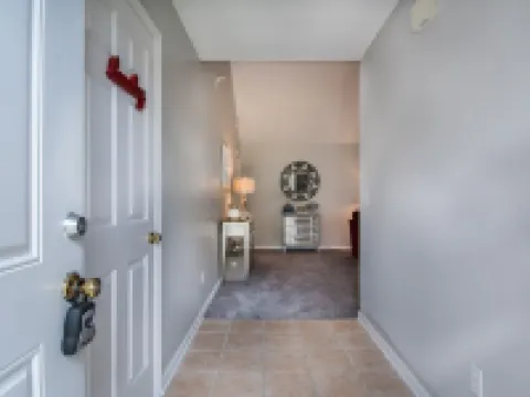 We Love Pets! 6ft Fenced in Backyard and Pet Amenities. Hotels in Berkeley County