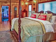 Family Friendly Near River  -  Campfires! Hot Tub, Game Rm, Views Pets welcome