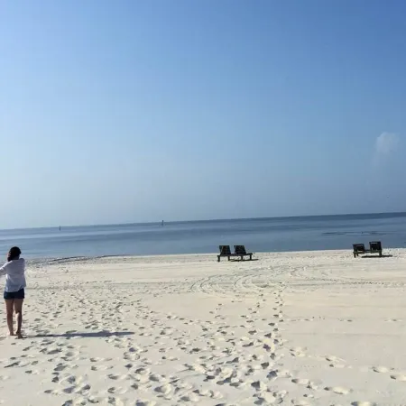 4Br/2Ba Beachview home, delightful ocean view, sandy beaches, 7 beds (sleeps 13)