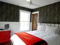 MODERN FARMHOUSE, Saugerties Woodstock, Deck, Fireplace, Fire Pit, WiFi, TV