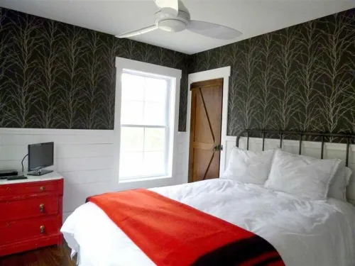 MODERN FARMHOUSE, Saugerties Woodstock, Deck, Fireplace, Fire Pit, WiFi, TV