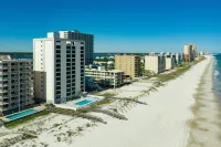 Beach Front, Balcony access from den and master, Spacious living, fully equipped