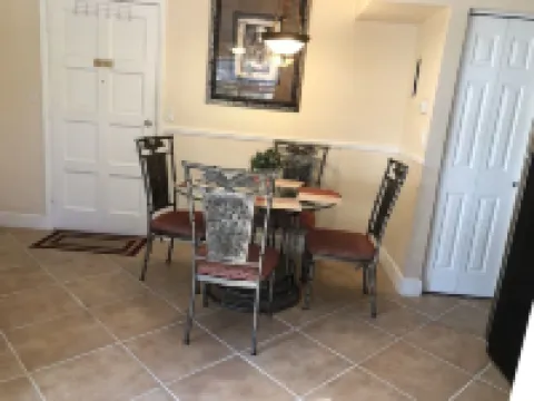 Villa-style condo with pool and beach access - Condo 8