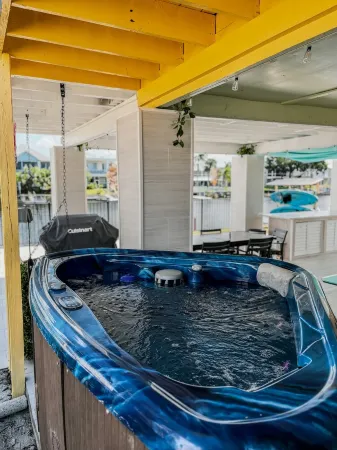 Family-friendly home in Hernando Beach, Florida Отели в г. Эрнандо-Бич