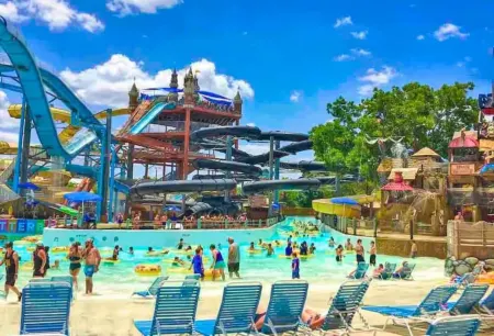 2 Bedrooms, 3 Beds, 2 Bathrooms Cozy House by the Bay.