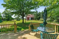 Charming 4-bedroom farmhouse with AC and WiFi in delightful Charlevoix Hotels in Marion Township