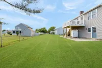 Walk to Beach! Newly renovated 6 Bed House, Sleeps 14, Central A/C, Large Deck! Hotels near Black Point Trailhead