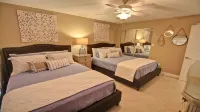 Beachfront - 3 blocks to city center - walking distance to restaraunts