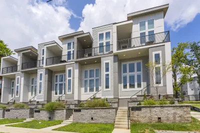 Special Free Night Offer!! Downtown Luxury! Only 2MI to Broadway!! Near Vandy! Hotel a 