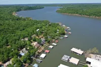 Lakefront on South Grand with Private Dock! Sleeps 8, 4 Bath - 2 full & 2 half
