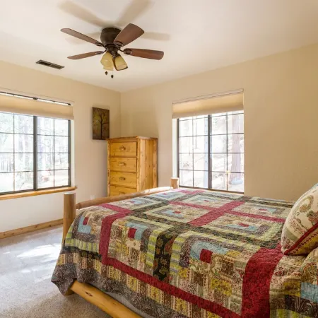 Gorgeous Deer Run Chalet (includes neighborhood lake access)