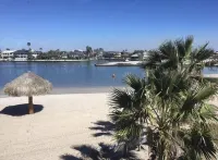 Vacay Getaway! Cozy Coastal South Bay Blue Bungalow Hoteles en Rockport
