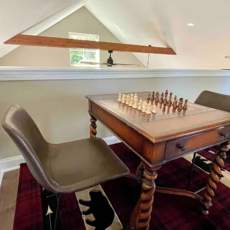 Luxury 2 Bedroom, Mountain Views, Hot Tub, Hiking
