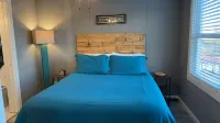 Cozy lakefront cottage (only minutes away from Oaklawn Park & Casino)